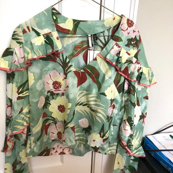 TOPSHOP Floral Print Ruffled Detail Top - Picture 7 of 8